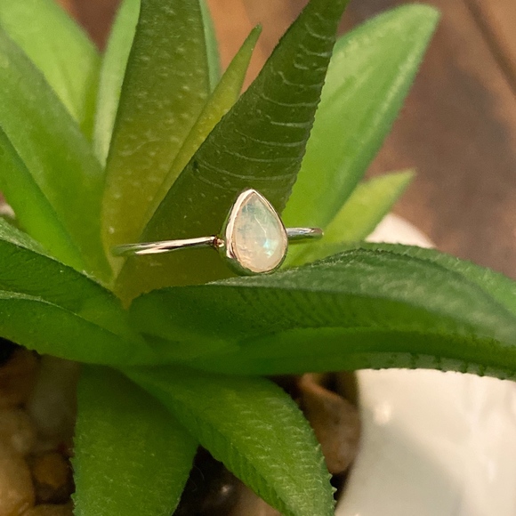 PURA VIDA MOONSTONE TEARDROP RING | SILVER - Picture 2 of 4
